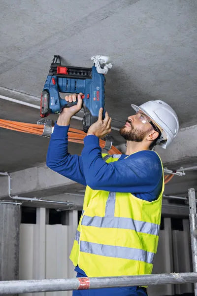 BOSCH Chiodatrice a batteria GNB 18V-40 Attrezziamoci  Attrezziamoci
